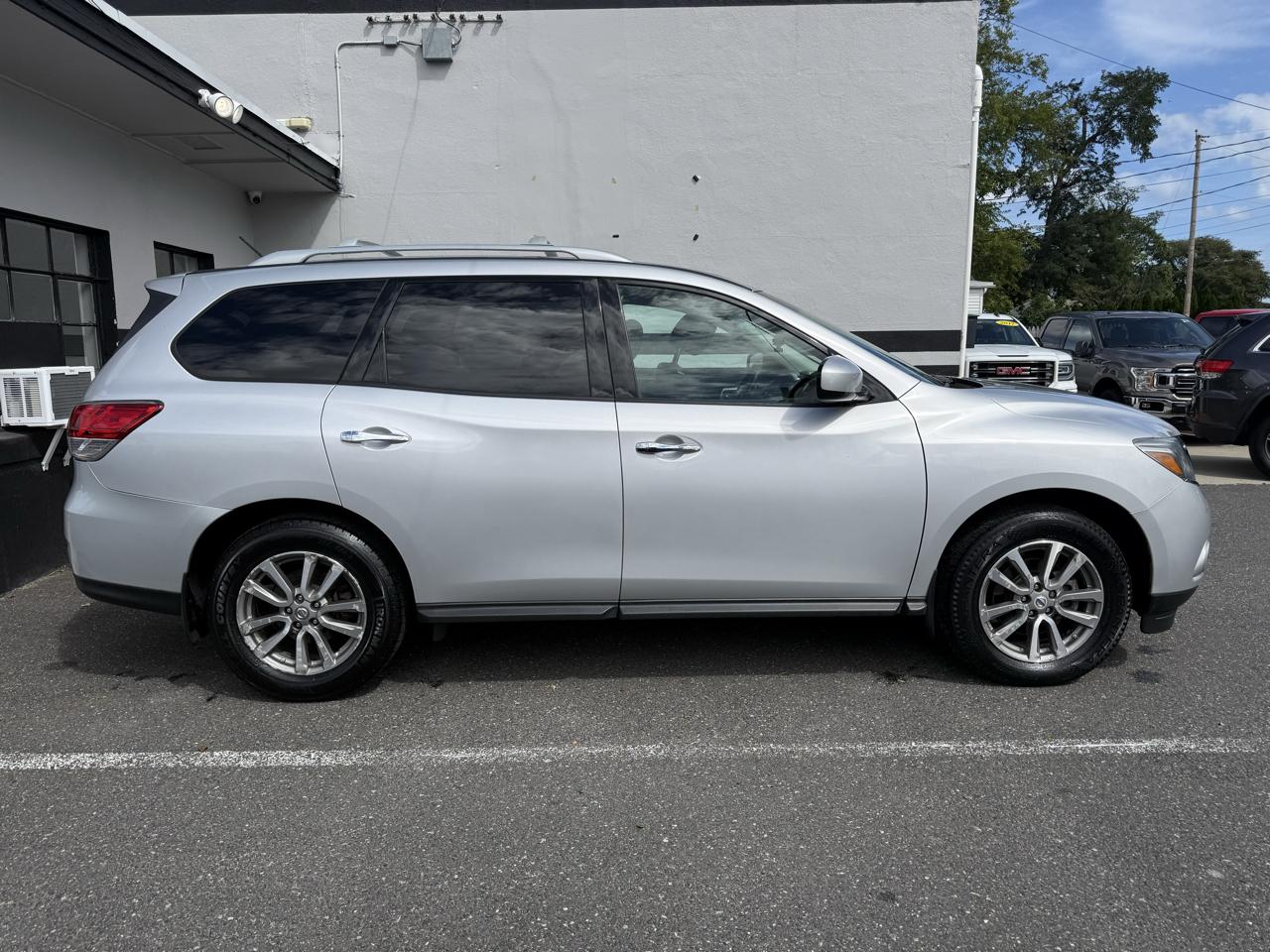 Nissan Pathfinder SV 4WD 2015