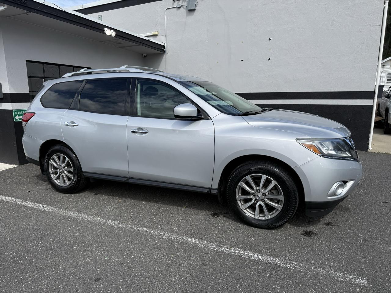 Nissan Pathfinder SV 4WD 2015