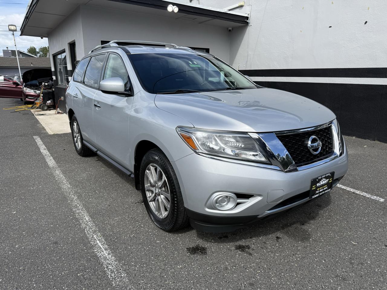 Nissan Pathfinder SV 4WD 2015