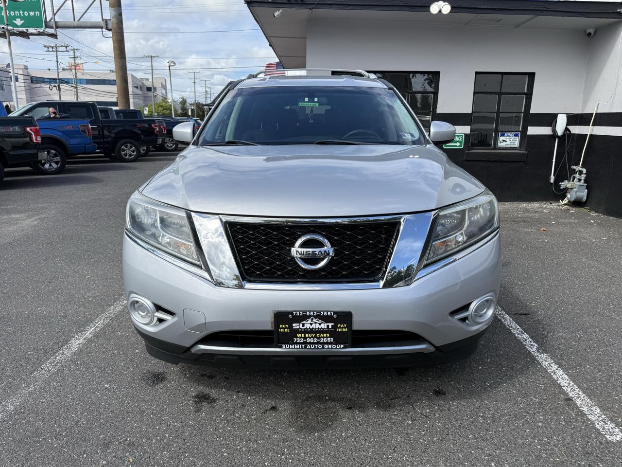 Nissan Pathfinder SV 4WD 2015