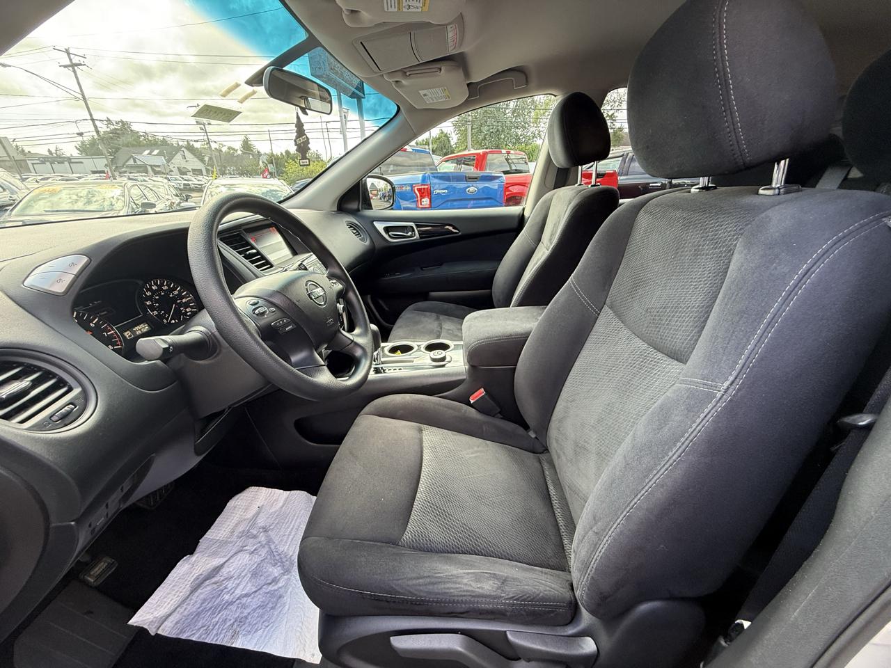 Nissan Pathfinder SV 4WD 2015