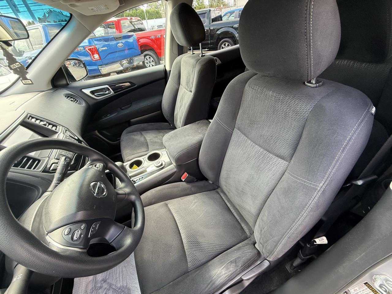 Nissan Pathfinder SV 4WD 2015