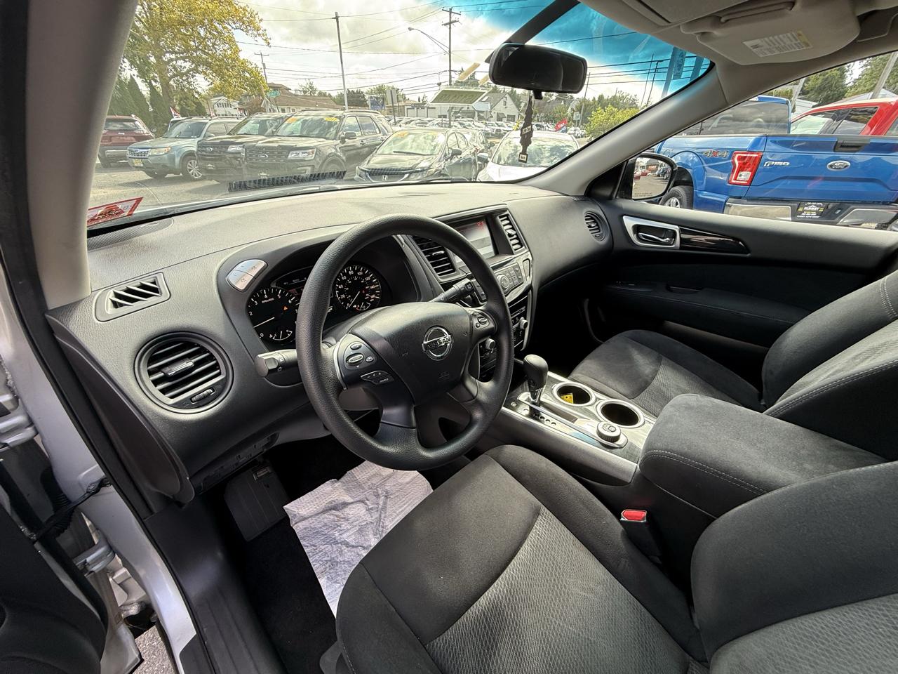 Nissan Pathfinder SV 4WD 2015