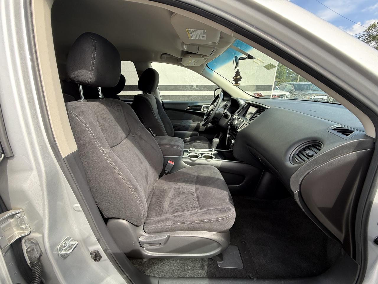 Nissan Pathfinder SV 4WD 2015