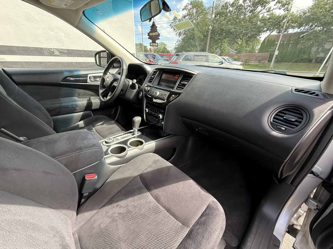 Nissan Pathfinder SV 4WD 2015