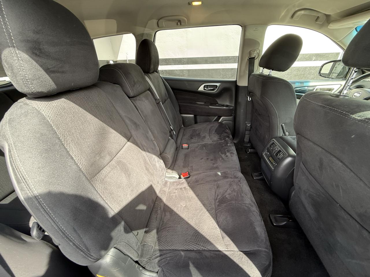 Nissan Pathfinder SV 4WD 2015