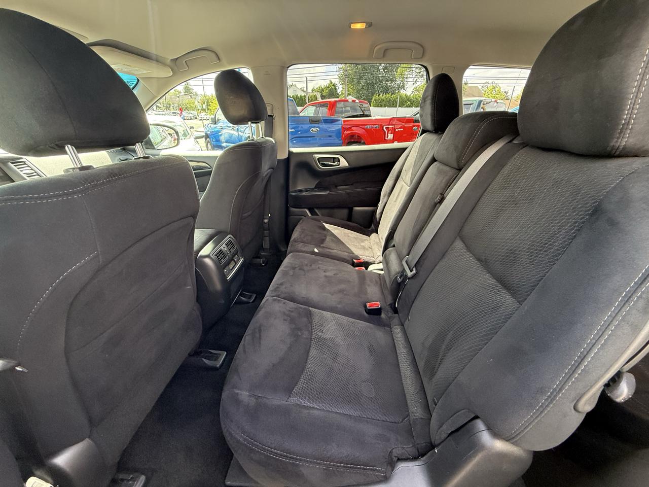 Nissan Pathfinder SV 4WD 2015
