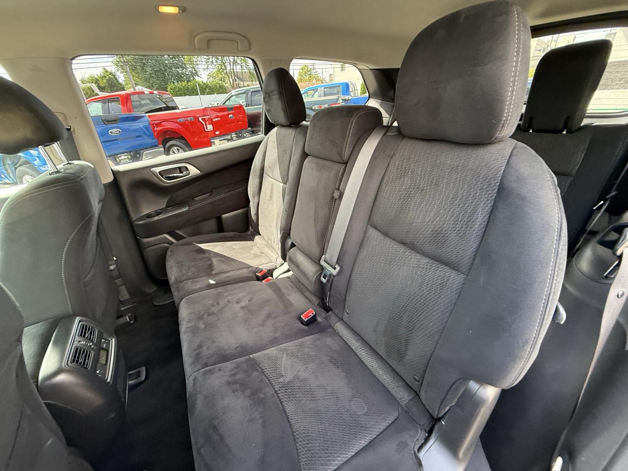 Nissan Pathfinder SV 4WD 2015