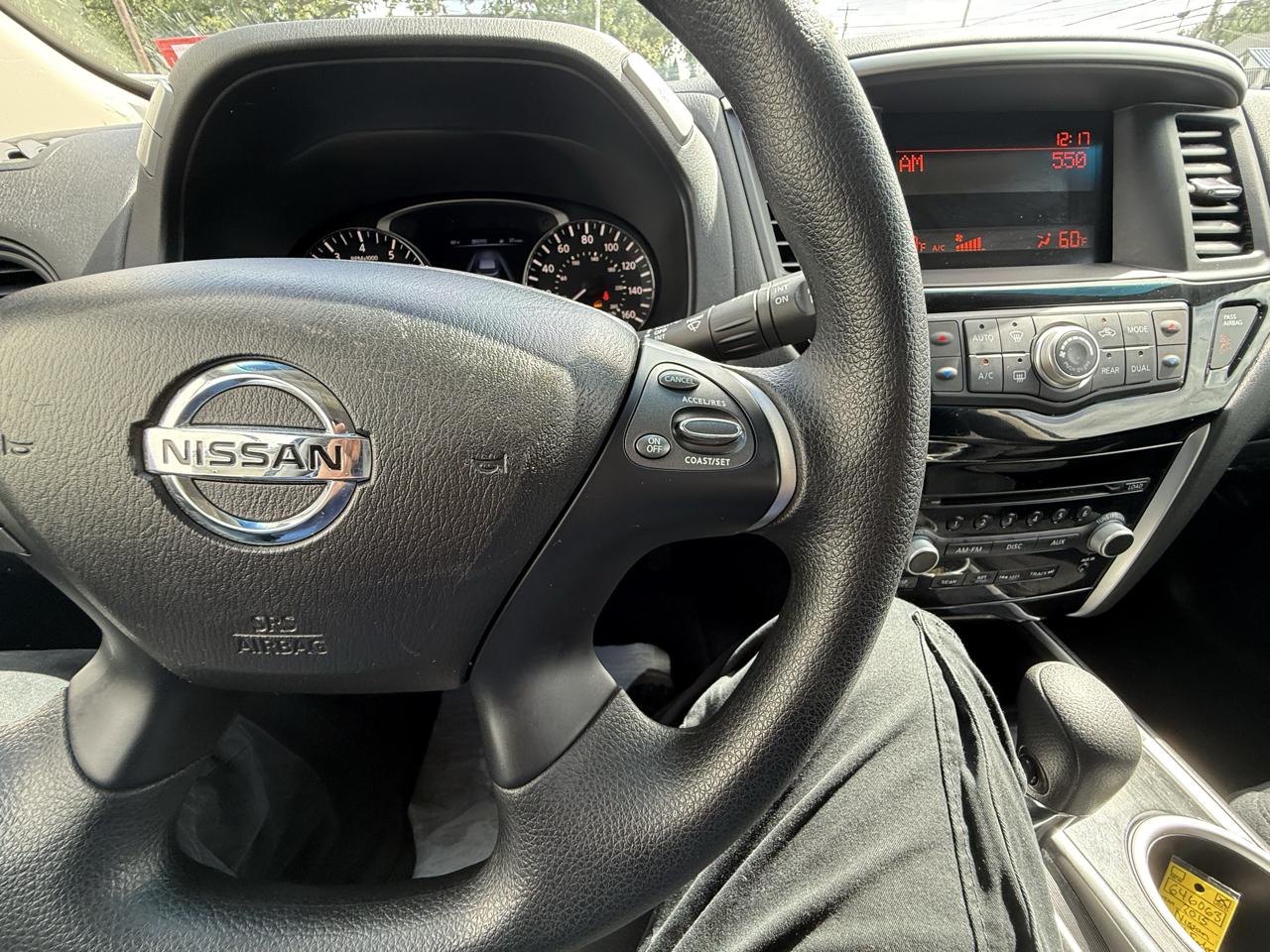 Nissan Pathfinder SV 4WD 2015