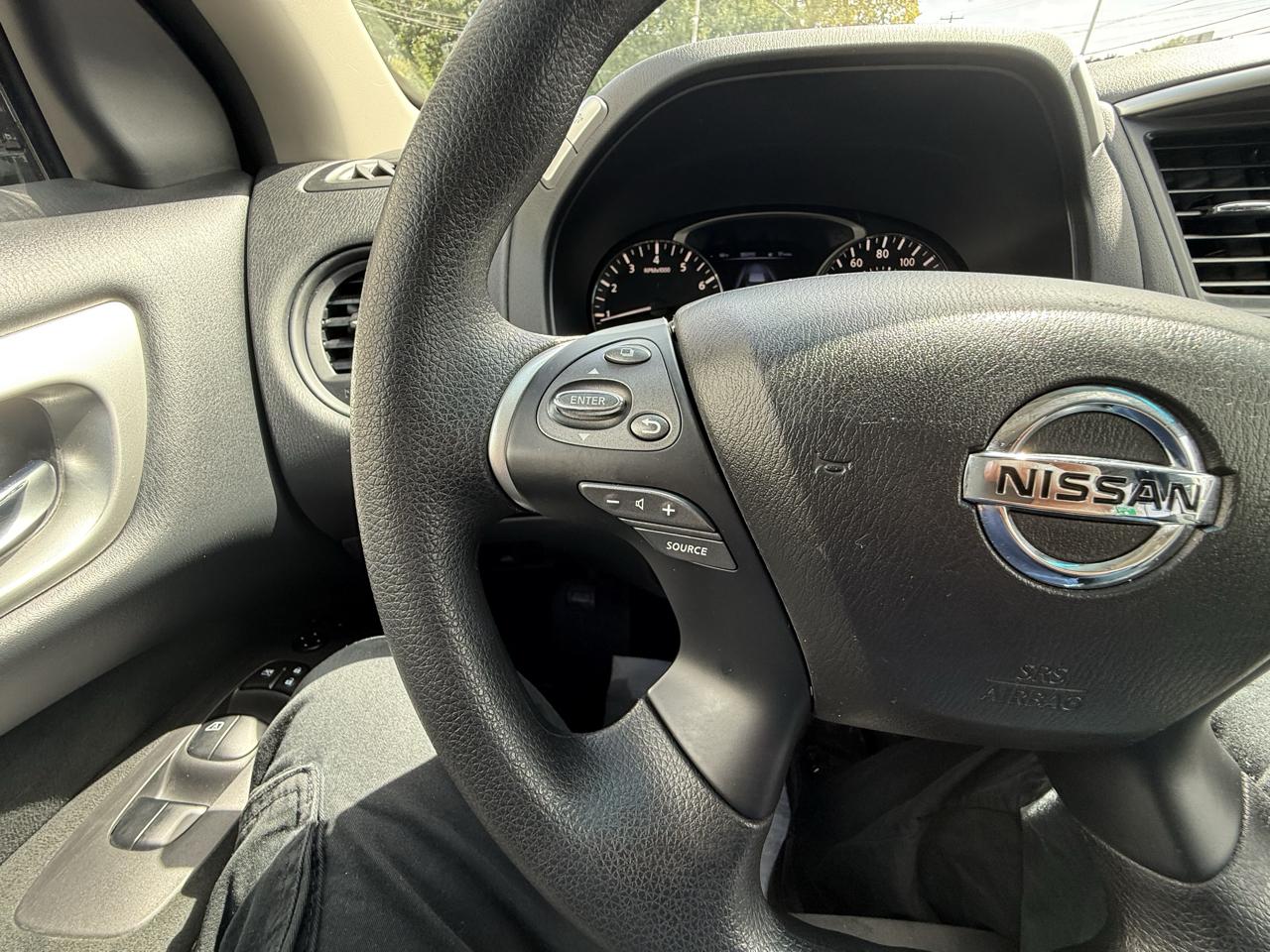 Nissan Pathfinder SV 4WD 2015