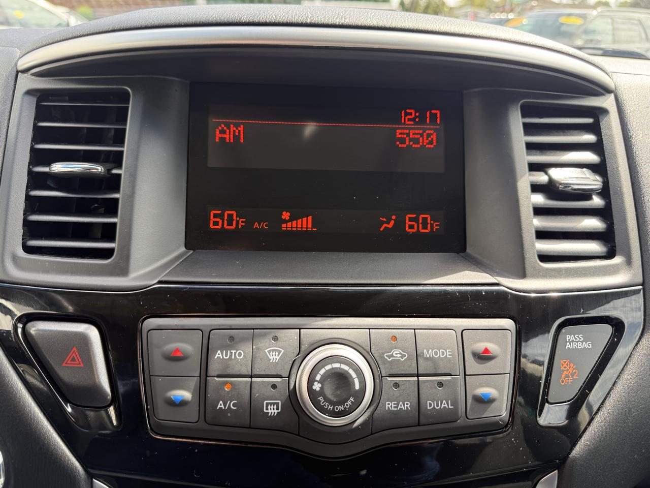Nissan Pathfinder SV 4WD 2015