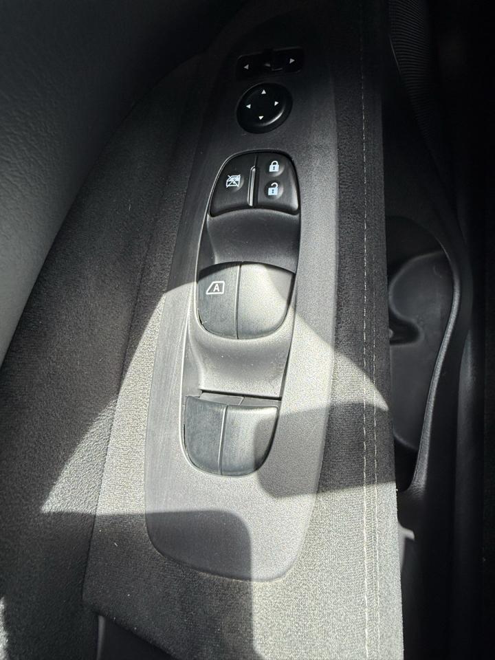 Nissan Pathfinder SV 4WD 2015