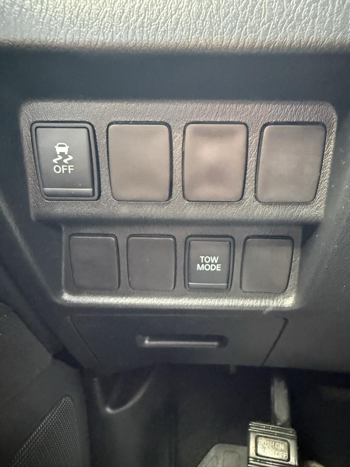 Nissan Pathfinder SV 4WD 2015