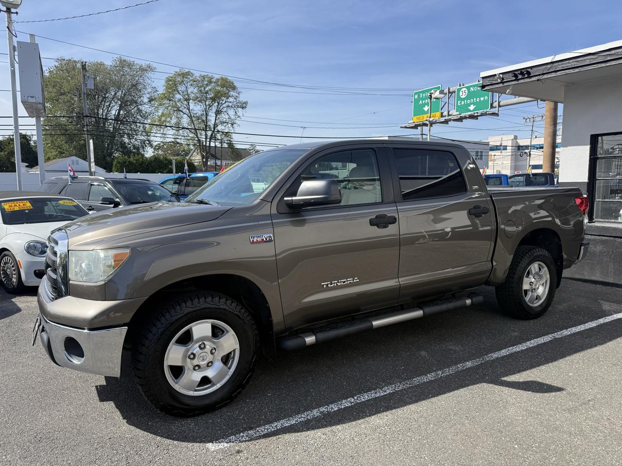 Toyota Tundra Tundra-Grade CrewMax 5.7L 4WD 2013