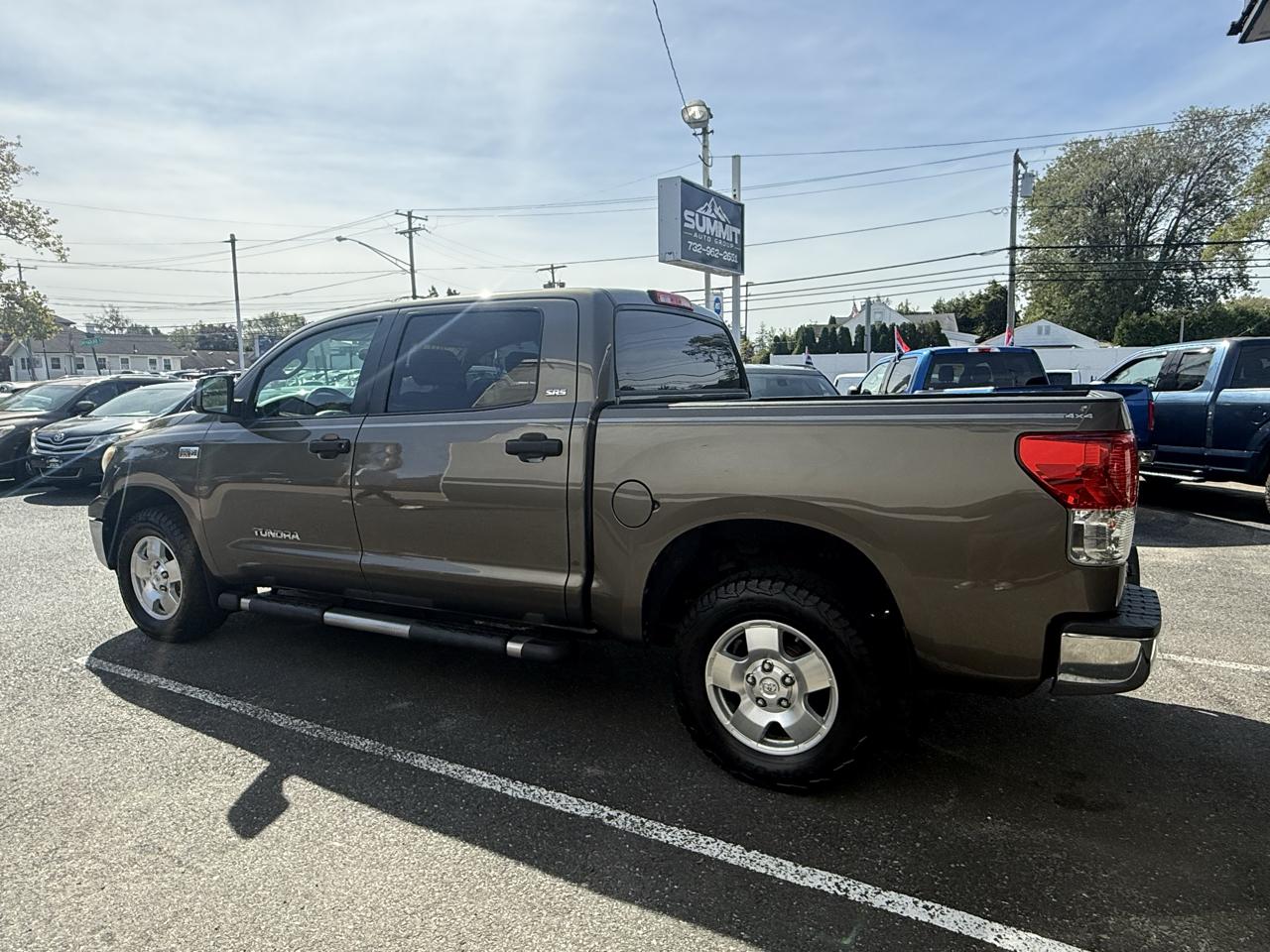 Toyota Tundra Tundra-Grade CrewMax 5.7L 4WD 2013