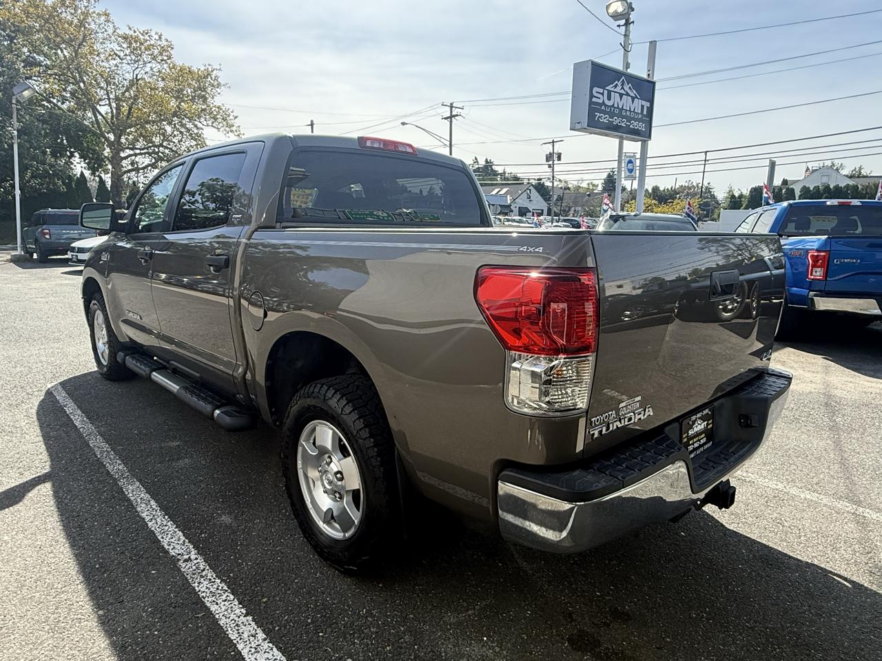 Toyota Tundra Tundra-Grade CrewMax 5.7L 4WD 2013