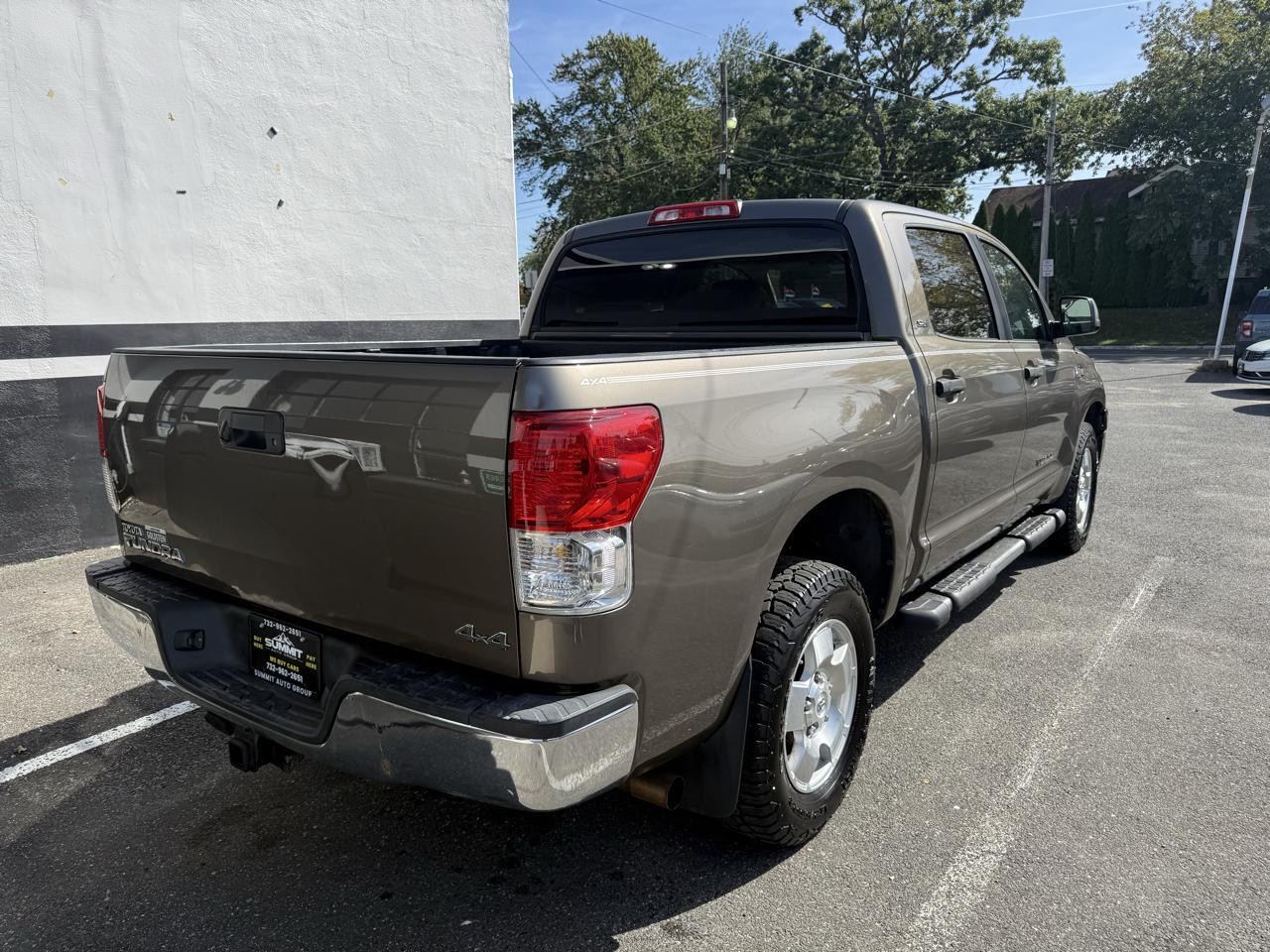 Toyota Tundra Tundra-Grade CrewMax 5.7L 4WD 2013