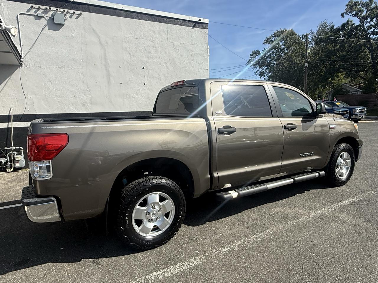 Toyota Tundra Tundra-Grade CrewMax 5.7L 4WD 2013