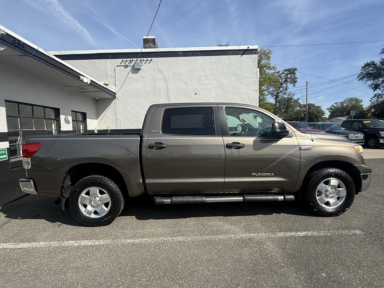 Toyota Tundra Tundra-Grade CrewMax 5.7L 4WD 2013