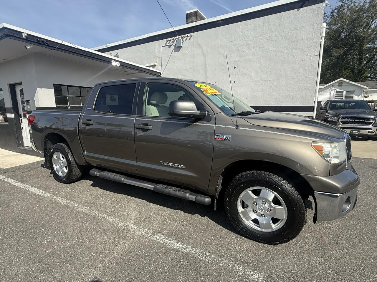 Toyota Tundra Tundra-Grade CrewMax 5.7L 4WD 2013