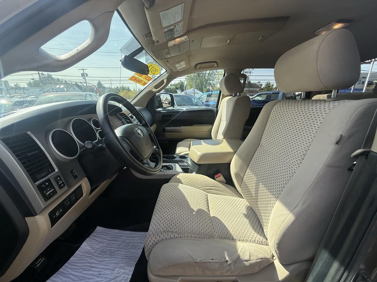 Toyota Tundra Tundra-Grade CrewMax 5.7L 4WD 2013
