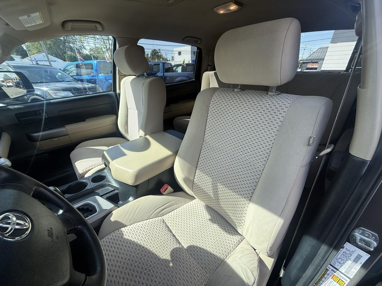 Toyota Tundra Tundra-Grade CrewMax 5.7L 4WD 2013