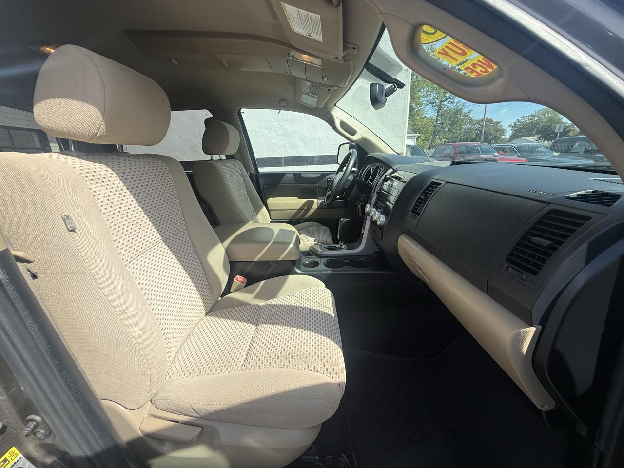 Toyota Tundra Tundra-Grade CrewMax 5.7L 4WD 2013