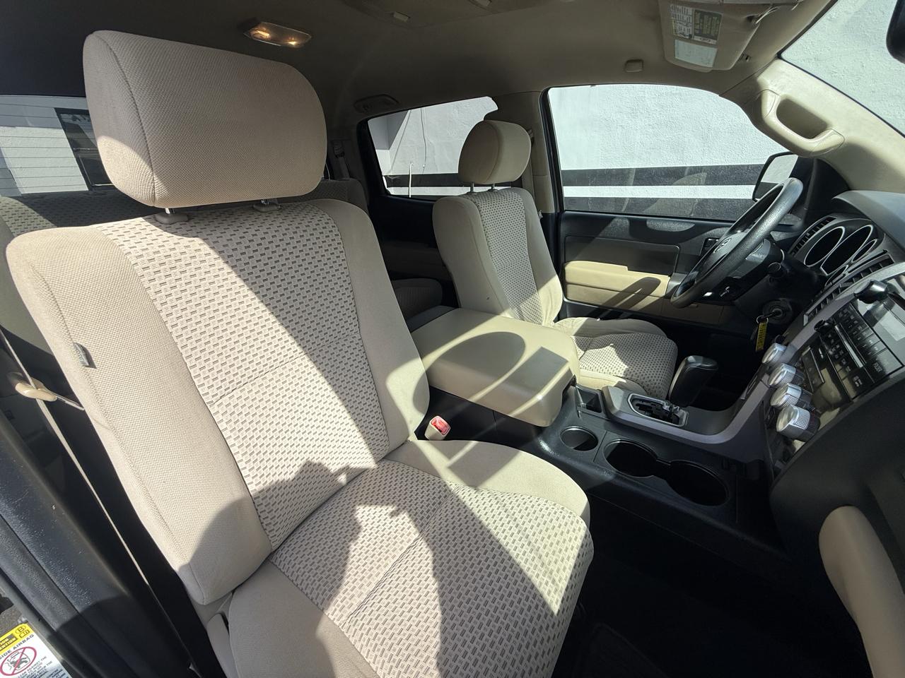 Toyota Tundra Tundra-Grade CrewMax 5.7L 4WD 2013