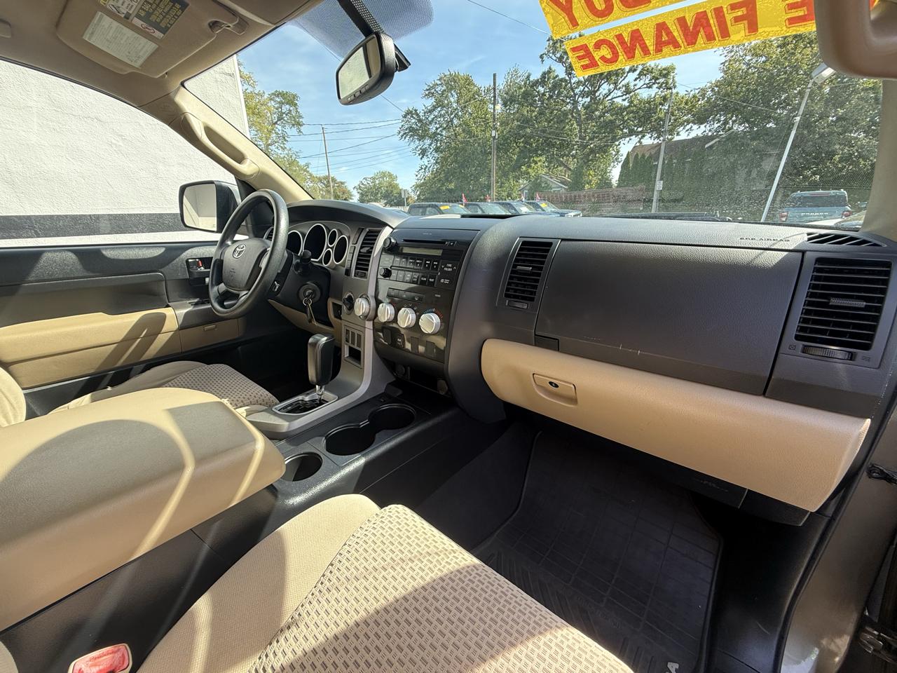 Toyota Tundra Tundra-Grade CrewMax 5.7L 4WD 2013