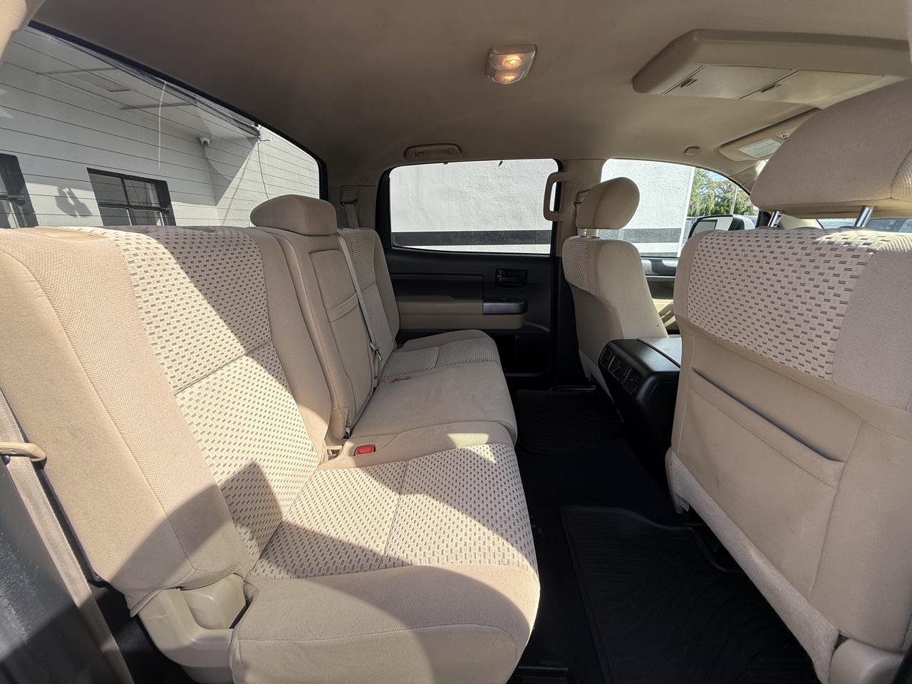 Toyota Tundra Tundra-Grade CrewMax 5.7L 4WD 2013