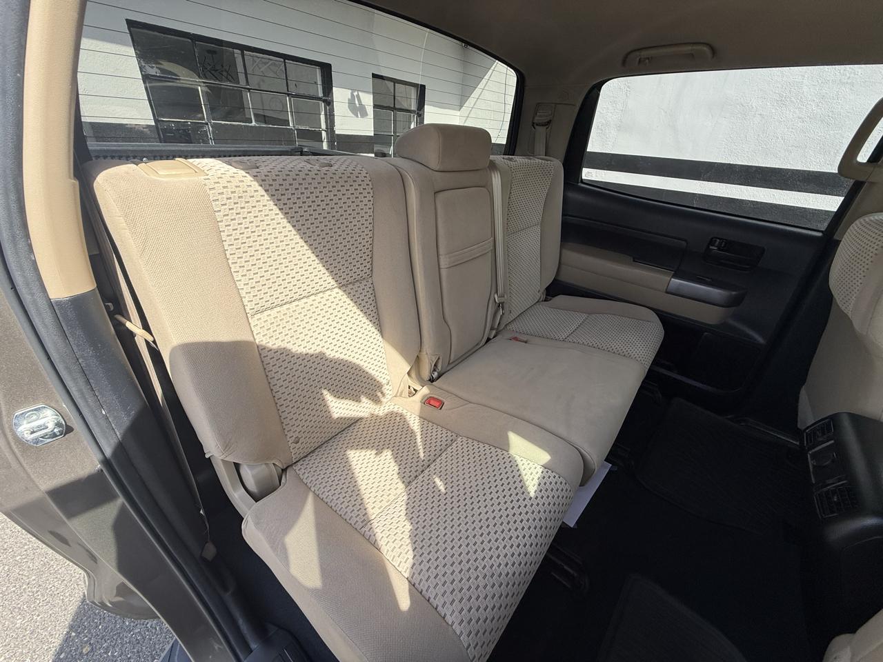 Toyota Tundra Tundra-Grade CrewMax 5.7L 4WD 2013