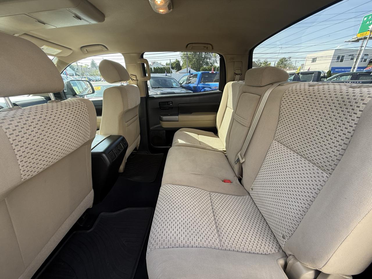 Toyota Tundra Tundra-Grade CrewMax 5.7L 4WD 2013