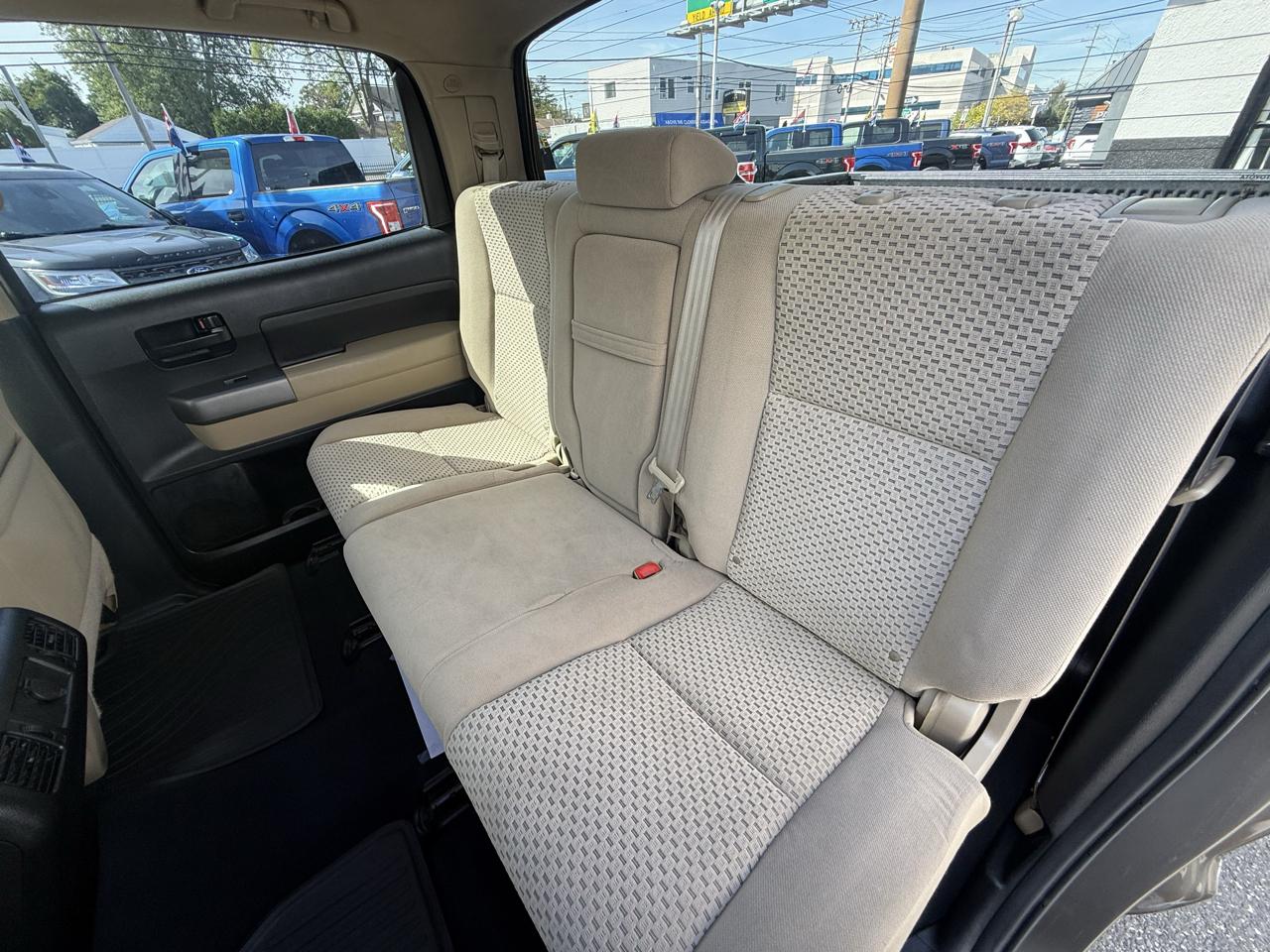 Toyota Tundra Tundra-Grade CrewMax 5.7L 4WD 2013