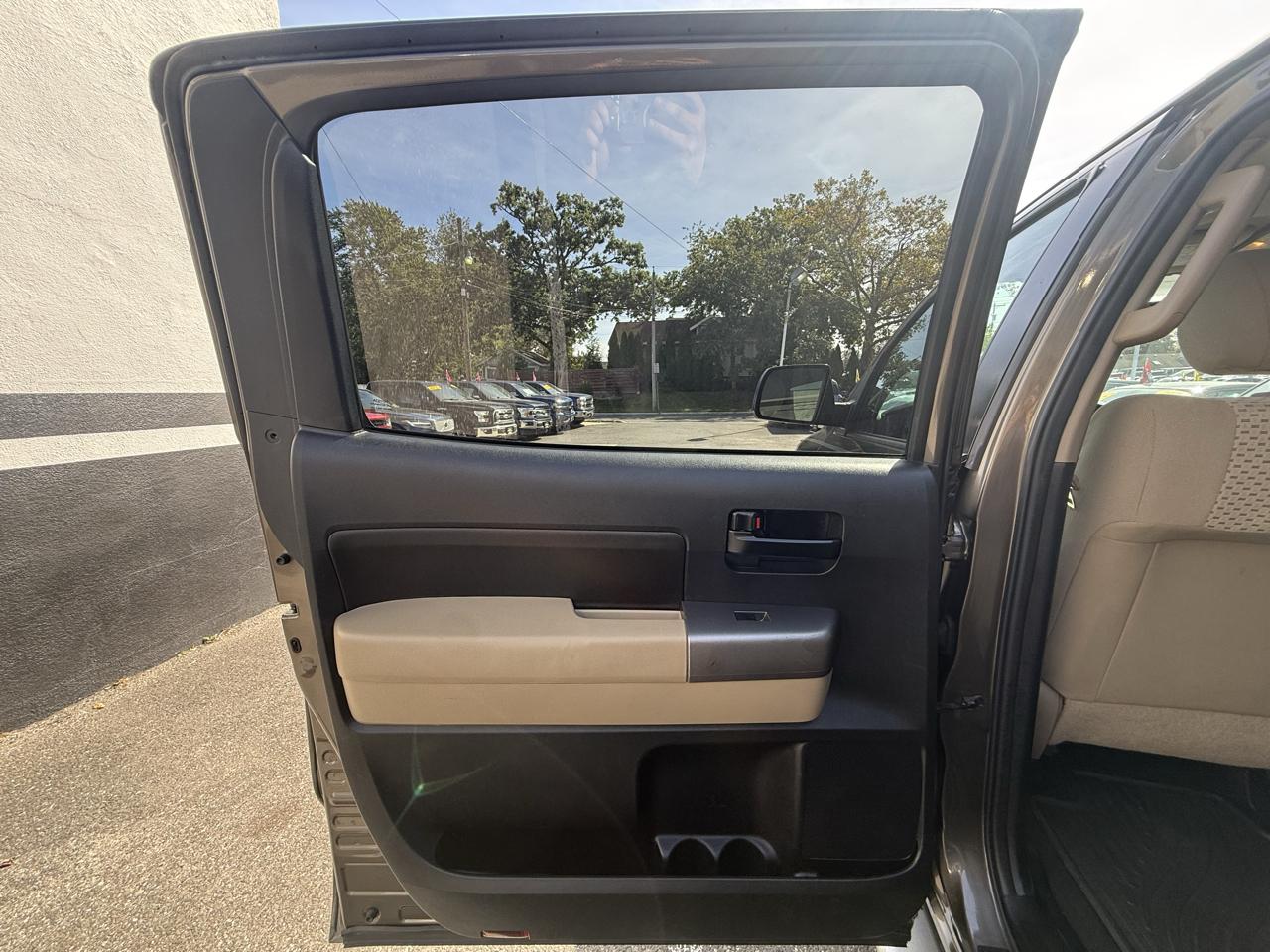 Toyota Tundra Tundra-Grade CrewMax 5.7L 4WD 2013
