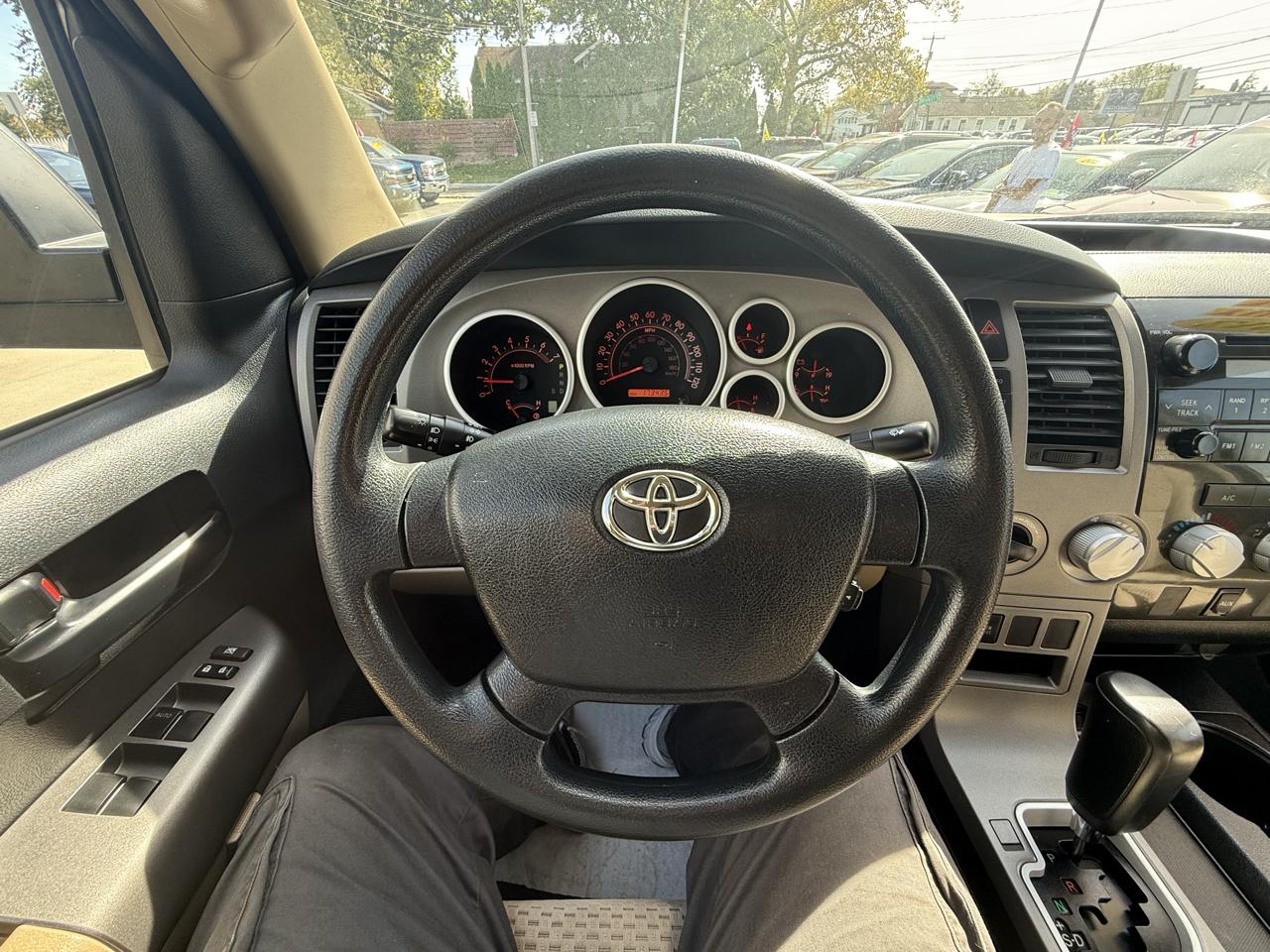 Toyota Tundra Tundra-Grade CrewMax 5.7L 4WD 2013