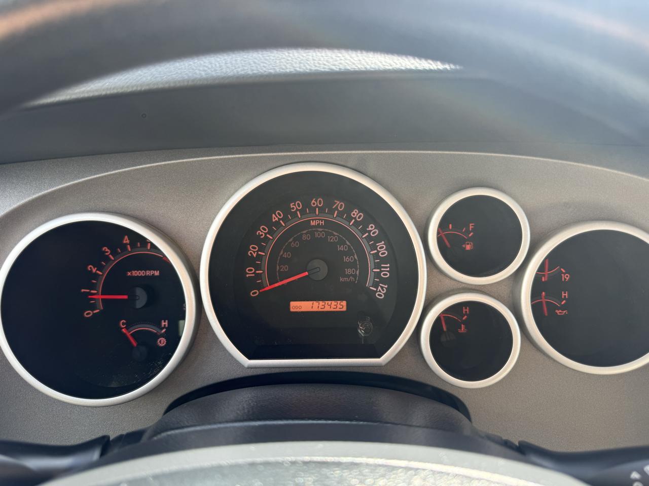 Toyota Tundra Tundra-Grade CrewMax 5.7L 4WD 2013