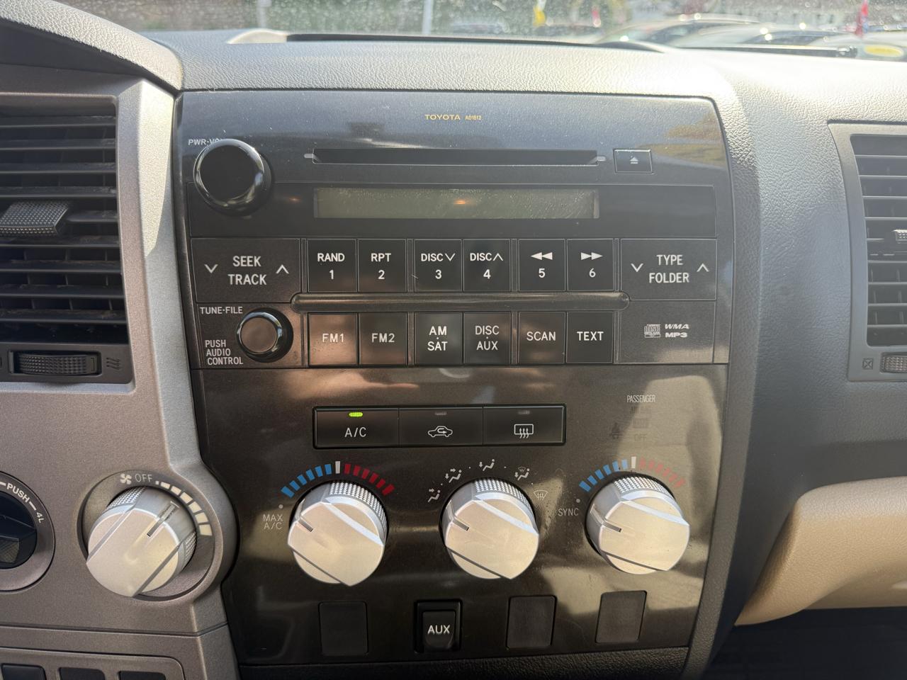 Toyota Tundra Tundra-Grade CrewMax 5.7L 4WD 2013