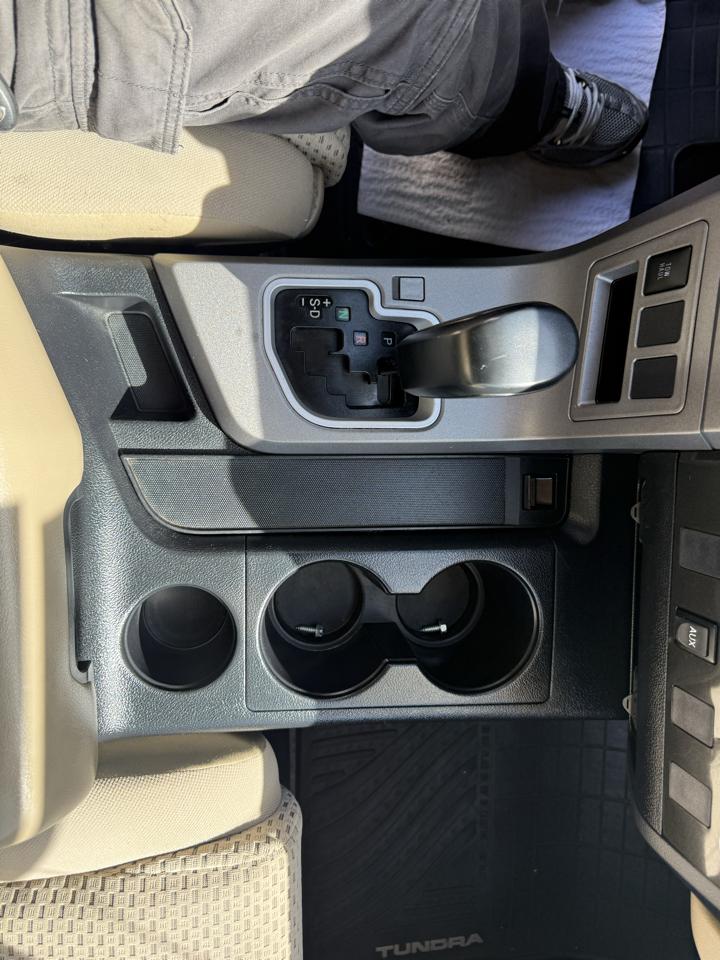 Toyota Tundra Tundra-Grade CrewMax 5.7L 4WD 2013