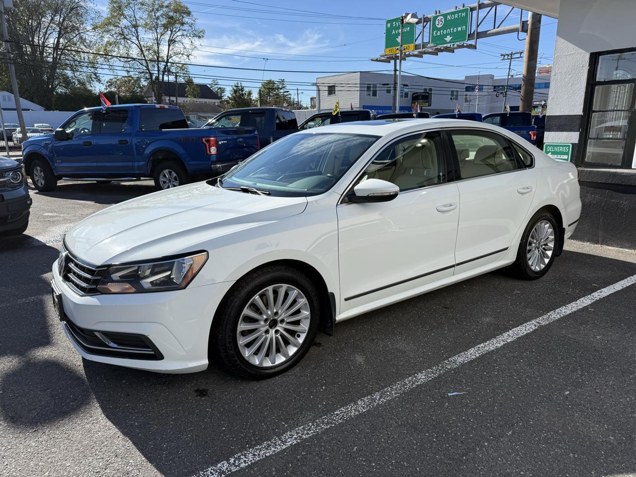 Volkswagen Passat SE PZEV 6A w/ Sunroof & Nav 2016