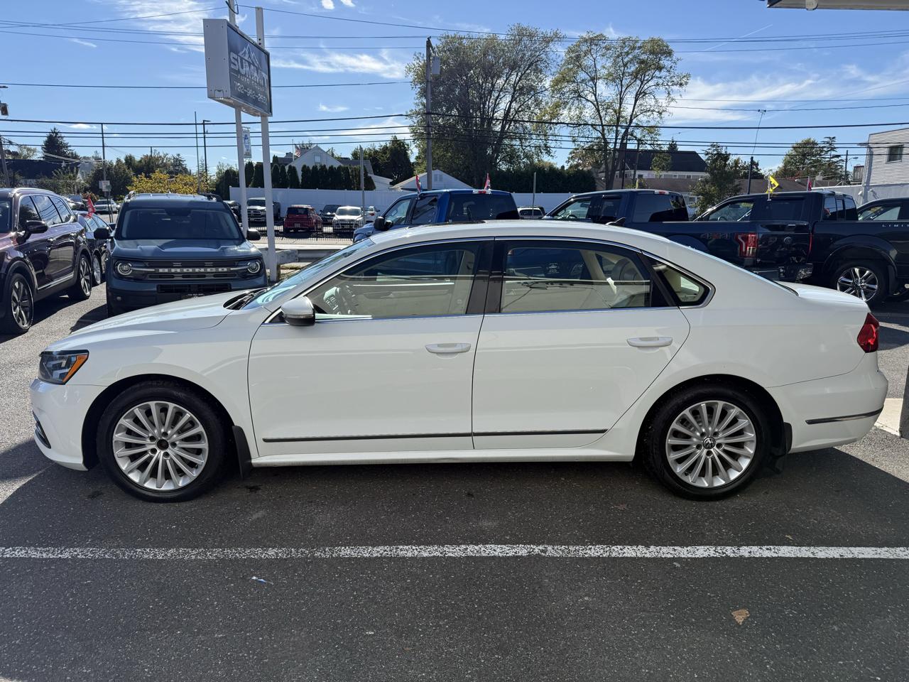 Volkswagen Passat SE PZEV 6A w/ Sunroof & Nav 2016