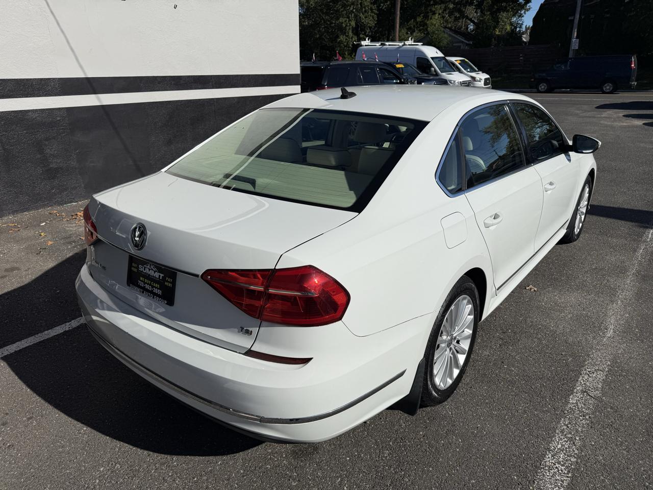 Volkswagen Passat SE PZEV 6A w/ Sunroof & Nav 2016