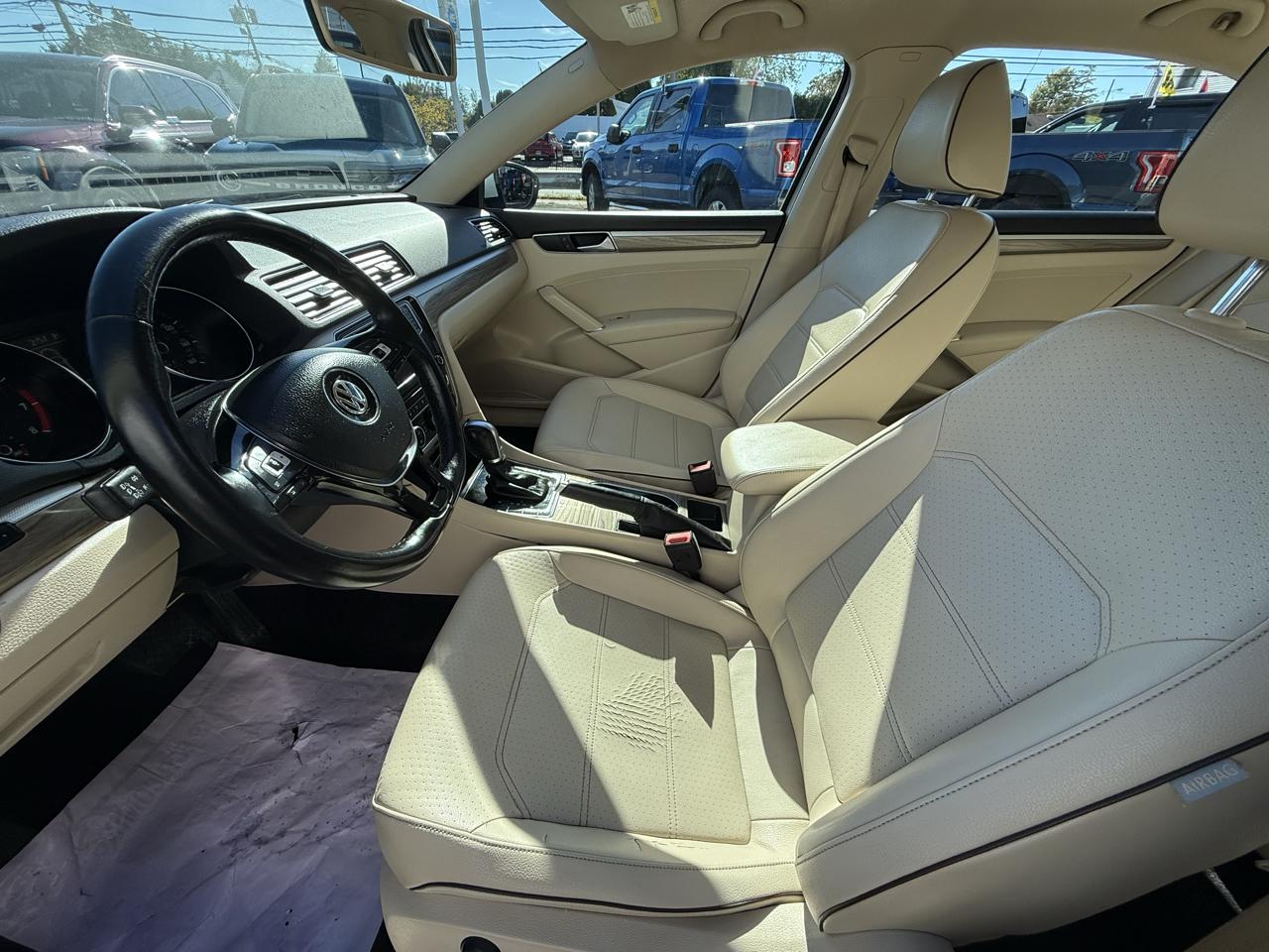 Volkswagen Passat SE PZEV 6A w/ Sunroof & Nav 2016
