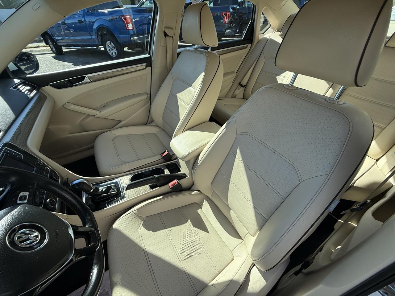Volkswagen Passat SE PZEV 6A w/ Sunroof & Nav 2016