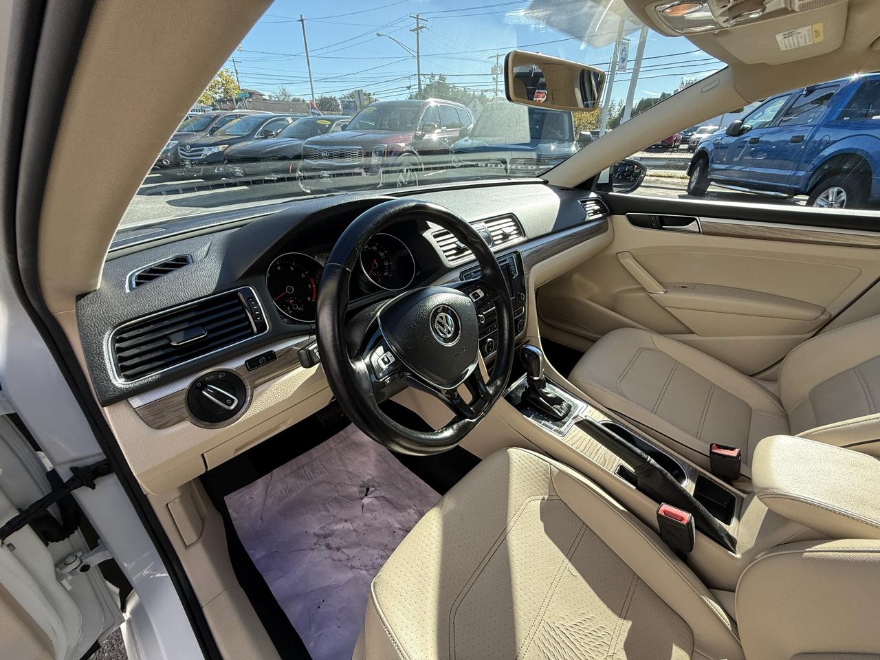 Volkswagen Passat SE PZEV 6A w/ Sunroof & Nav 2016