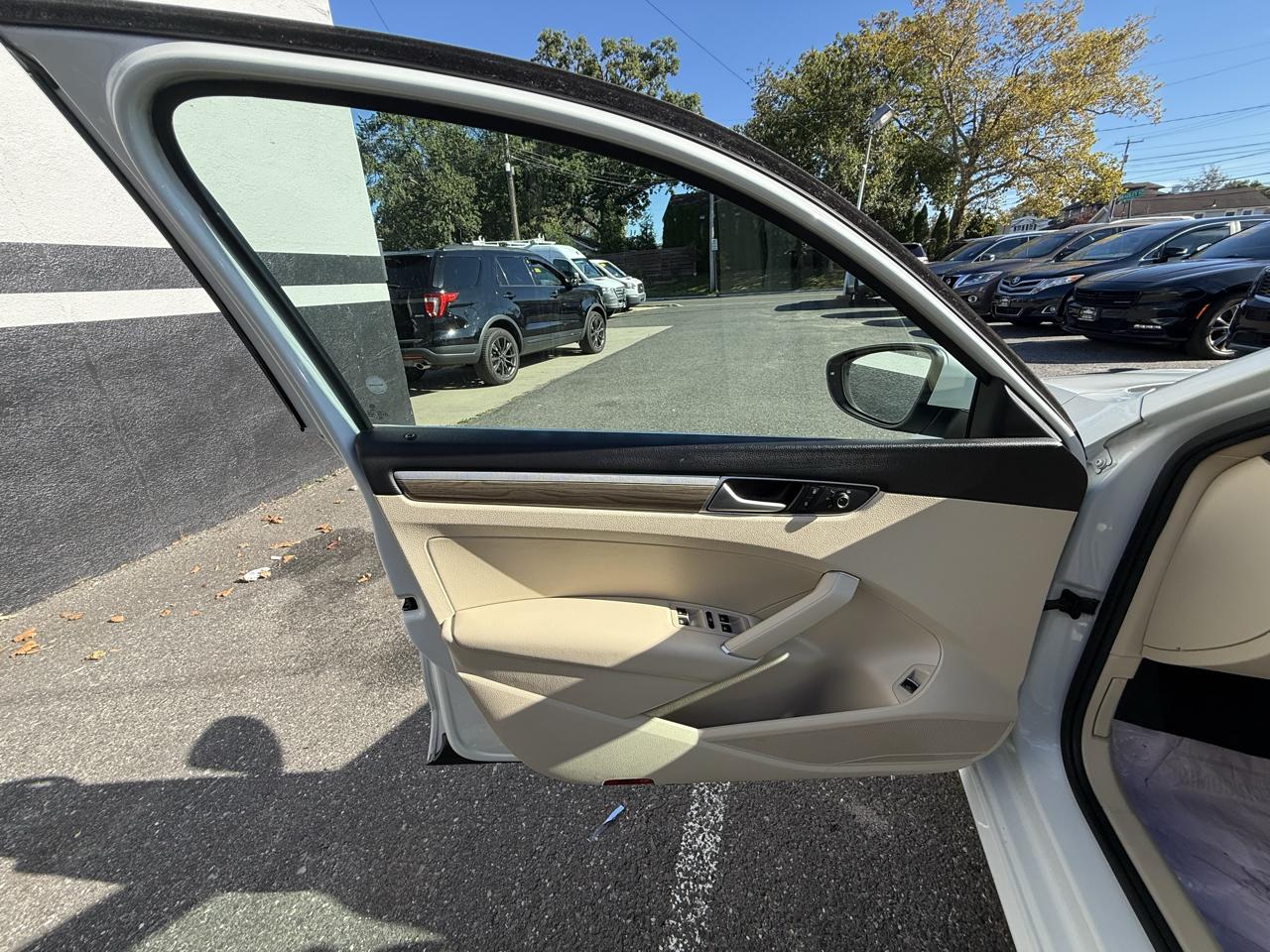 Volkswagen Passat SE PZEV 6A w/ Sunroof & Nav 2016