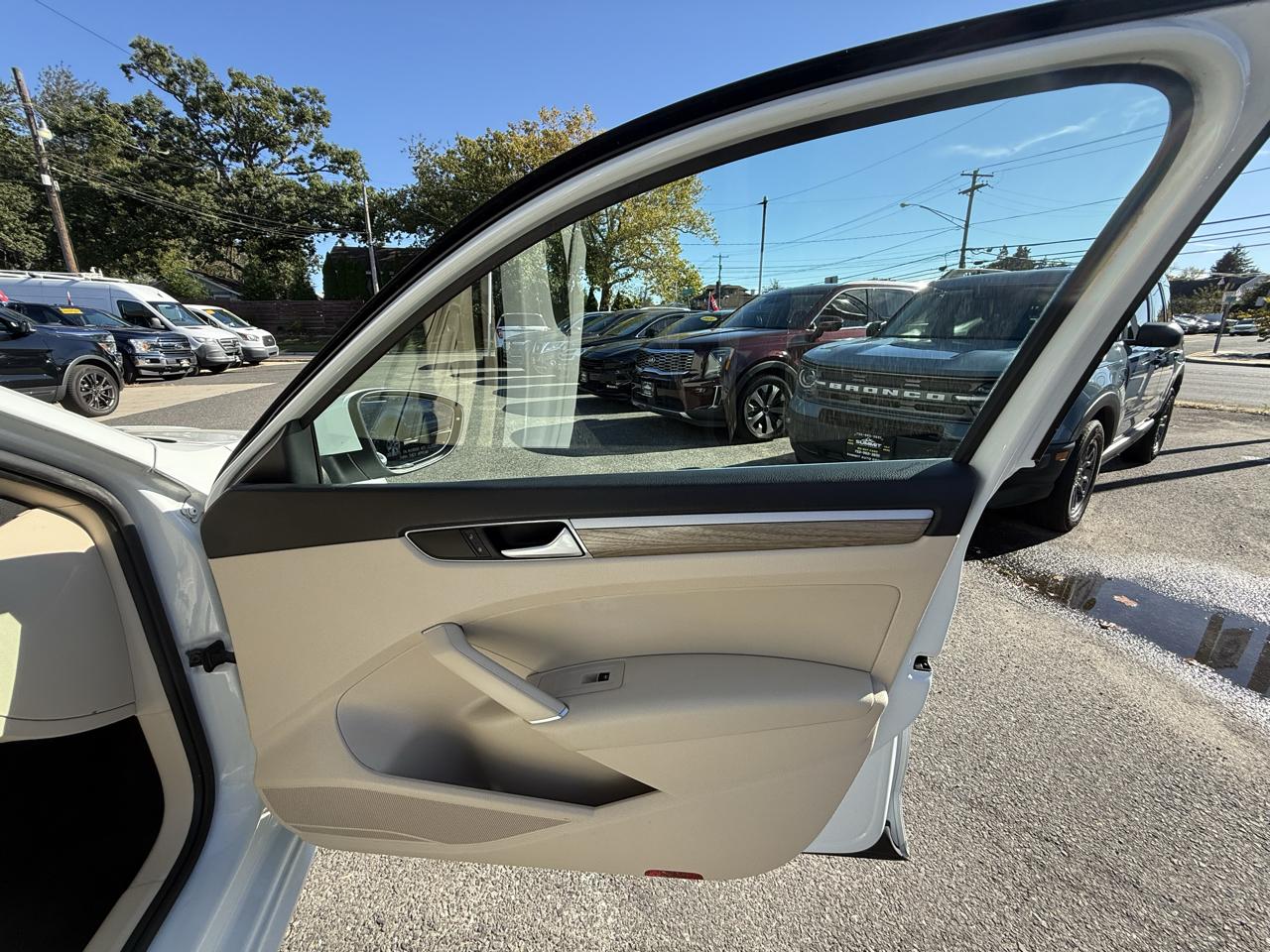 Volkswagen Passat SE PZEV 6A w/ Sunroof & Nav 2016