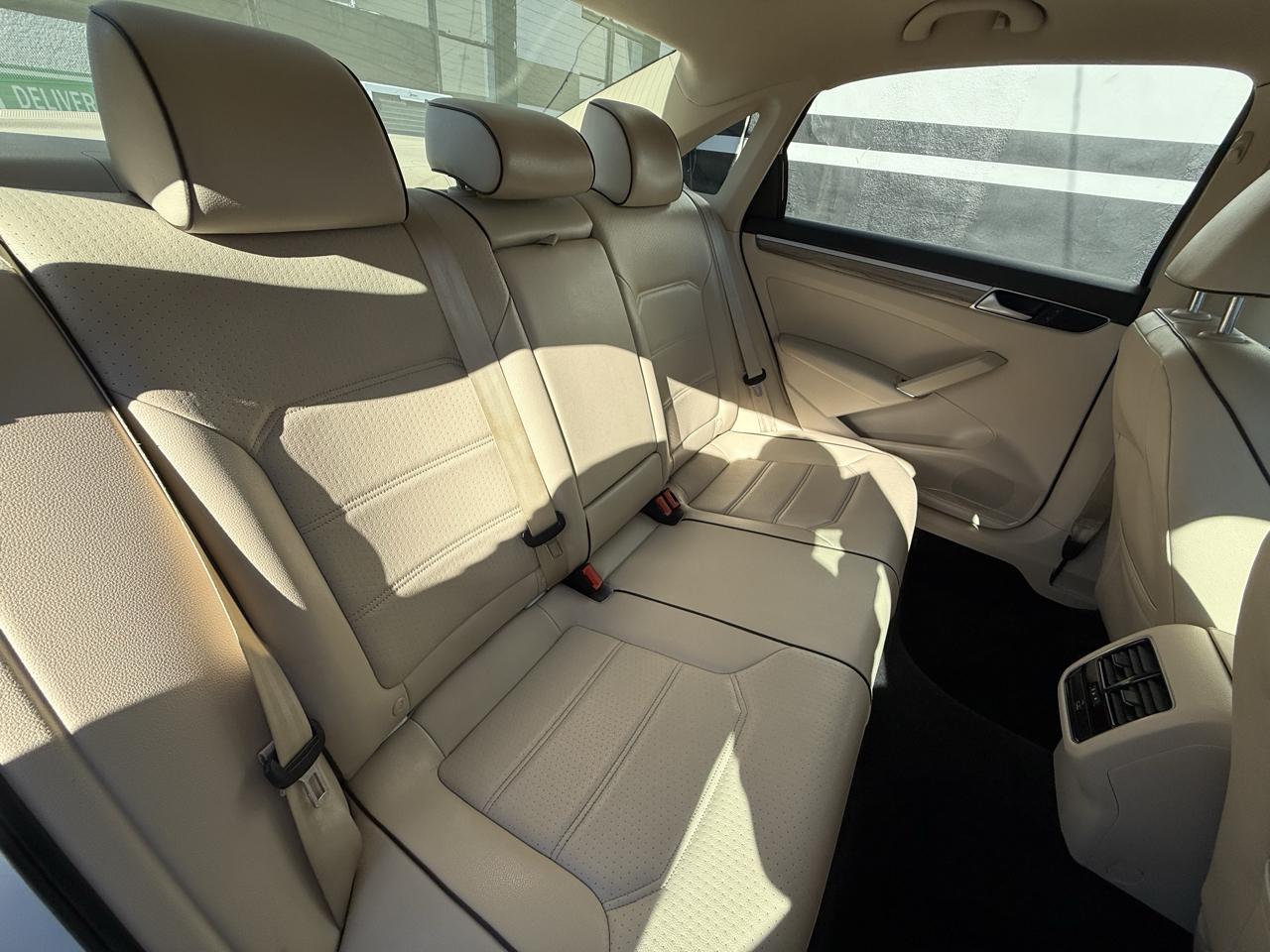 Volkswagen Passat SE PZEV 6A w/ Sunroof & Nav 2016