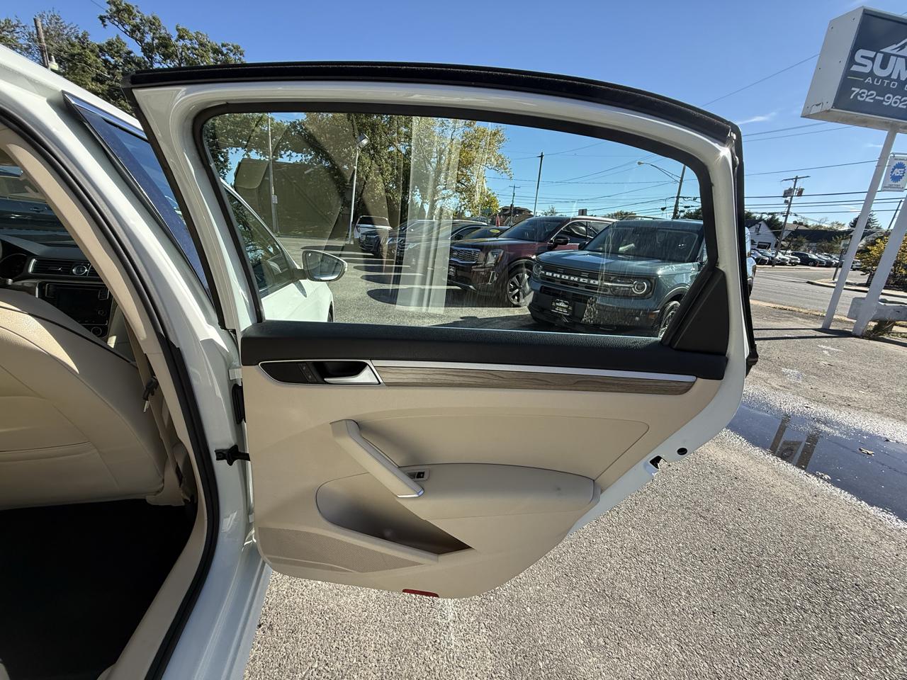 Volkswagen Passat SE PZEV 6A w/ Sunroof & Nav 2016