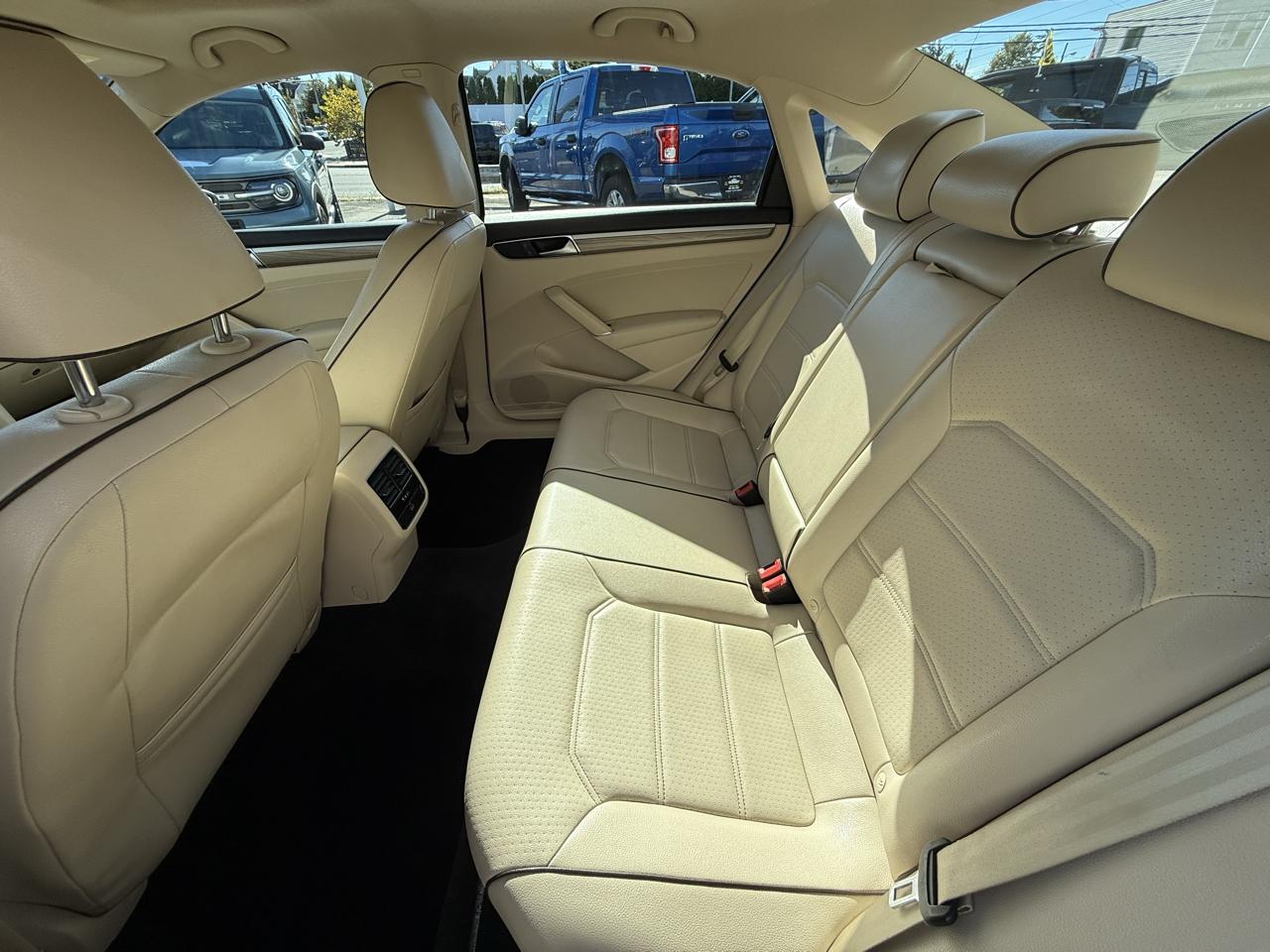 Volkswagen Passat SE PZEV 6A w/ Sunroof & Nav 2016