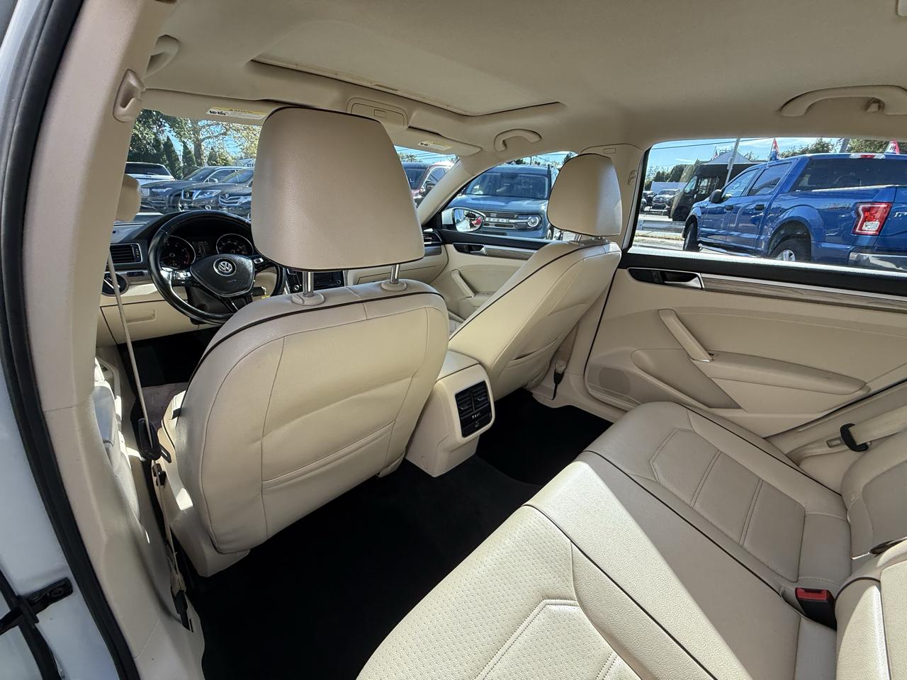 Volkswagen Passat SE PZEV 6A w/ Sunroof & Nav 2016